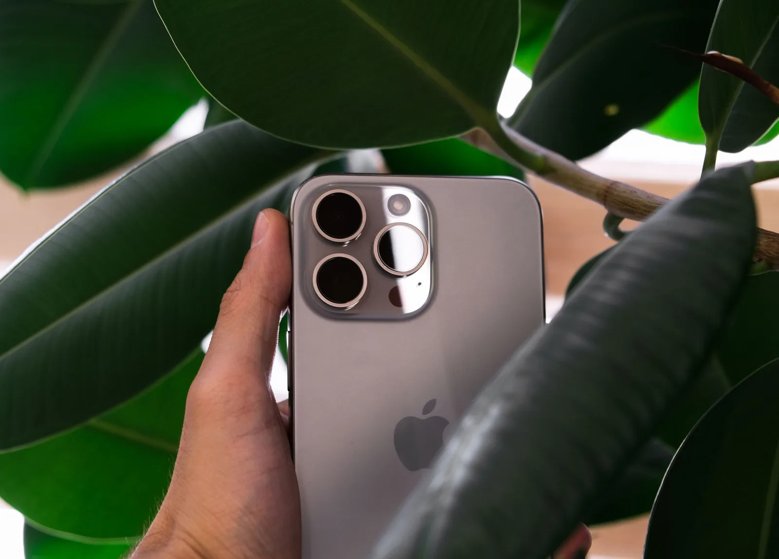 iPhone 15 Pro 256 GB, garantili